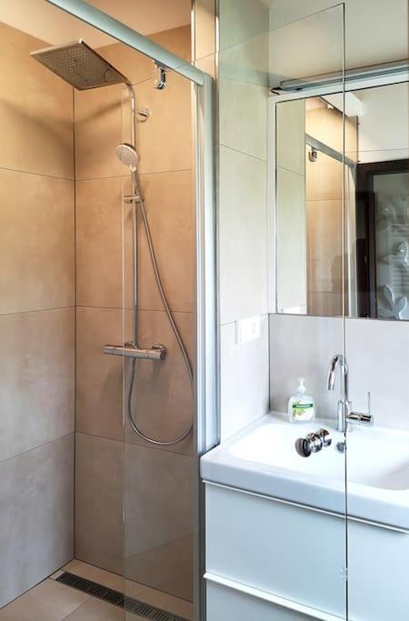 Ferienhaus Lena Im Sauerland Direkt Am Hennesee 梅舍德 外观 照片